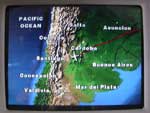Acompanhando o roteiro de vôo pelo monitor (sobrevoando a Argentina)