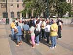 Grupo da AES na Plaza de la Constituci&oacute;n, em Santiago, em frente ao Pal&aacute;cio de La Moneda