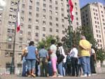 Grupo da AES na Plaza de la Constituci&oacute;n, em Santiago, em frente ao Pal&aacute;cio de La Moneda