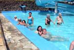 Grupo na piscina